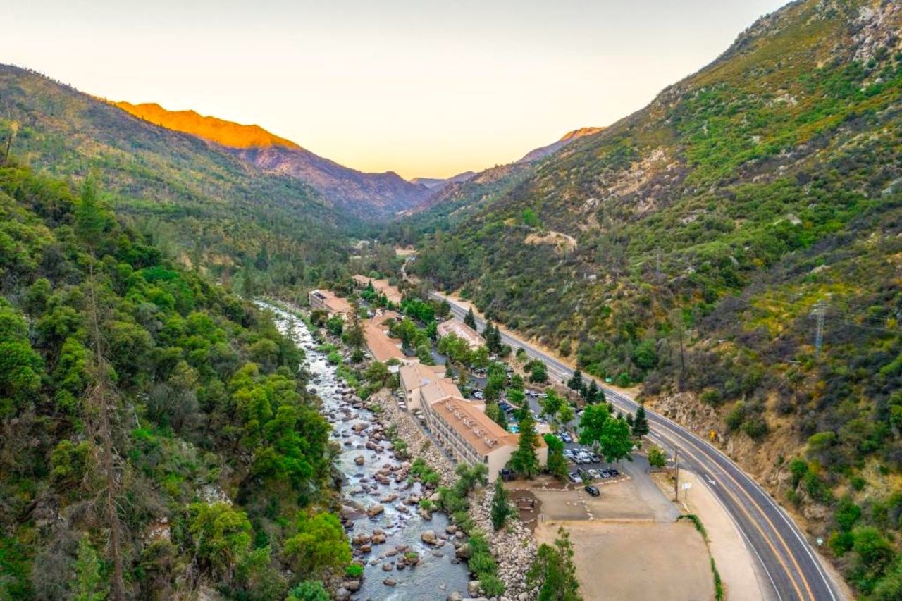 Yosemite View Lodge Exterior